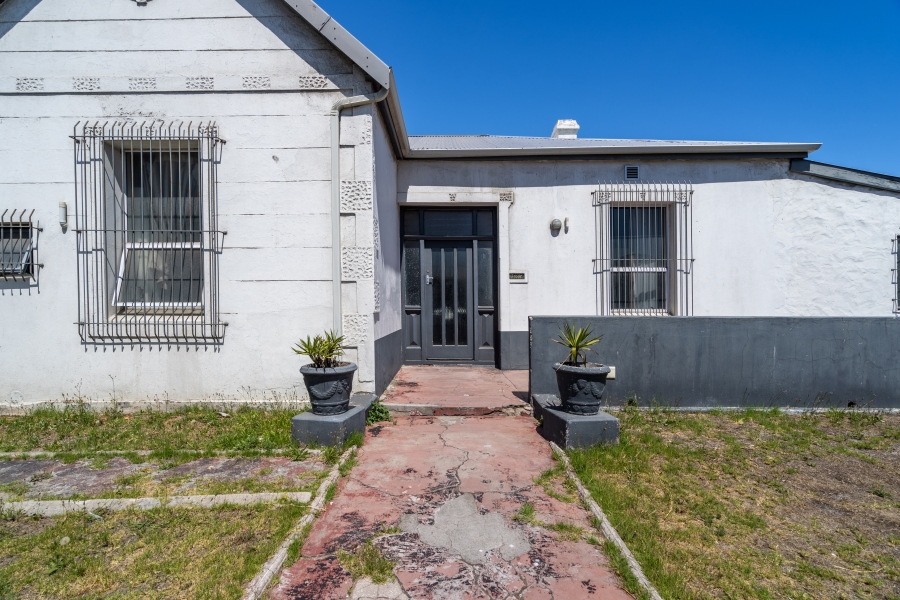 To Let 9 Bedroom Property for Rent in Maitland Western Cape